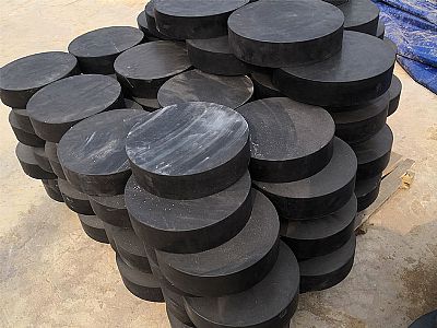 天长市板式橡胶支座由若干层橡胶片与薄钢板经加压硫化